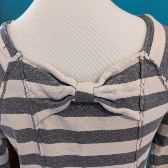 Striped sweatshirt with bow in the back - Picture 4 of 7